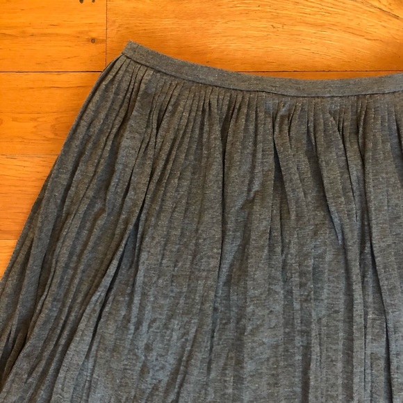 Halogen pleated skirt from Nordstrom, size 6 - Picture 2 of 4